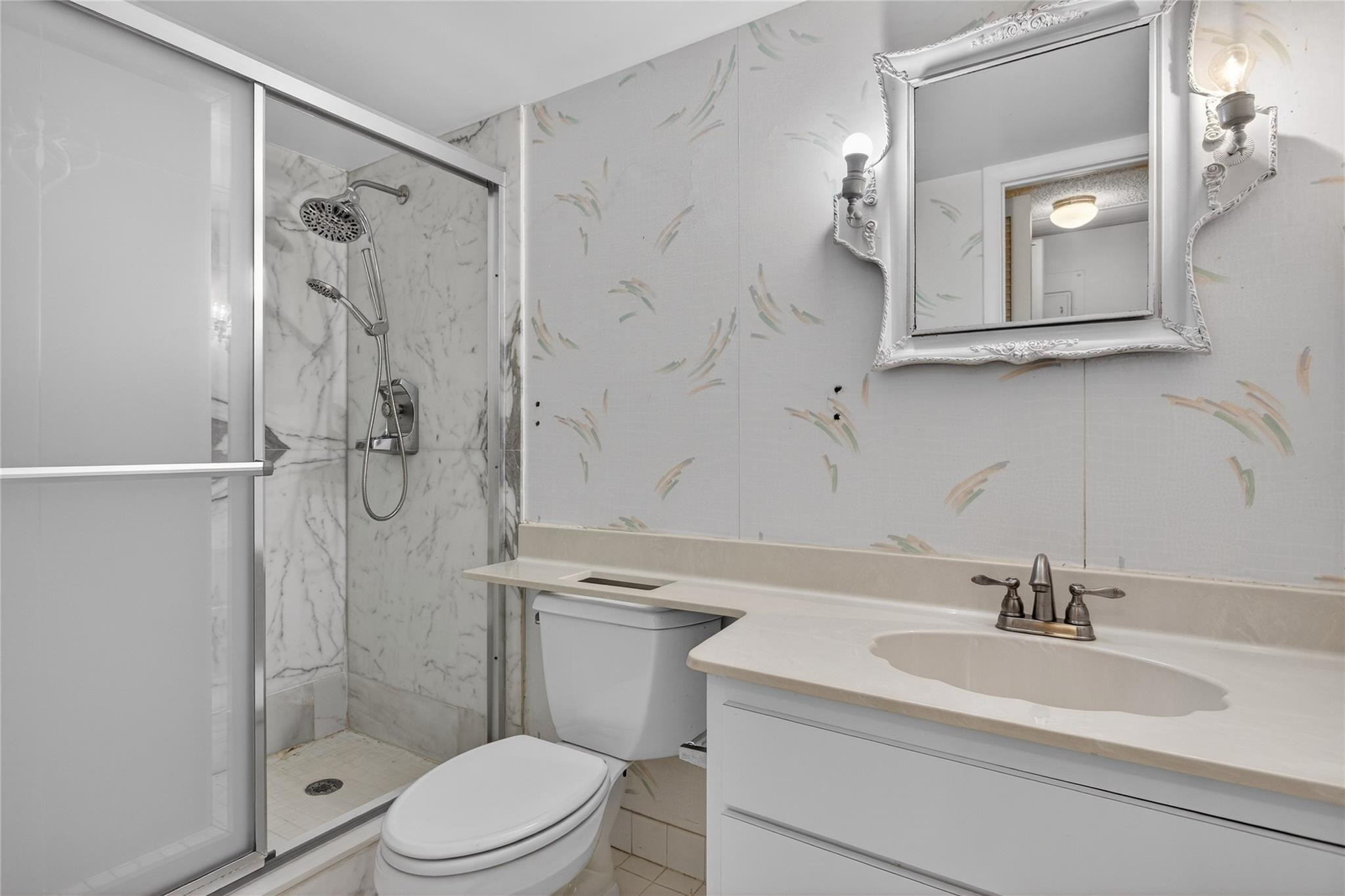 EMERALD TOWER CONDO - Residential