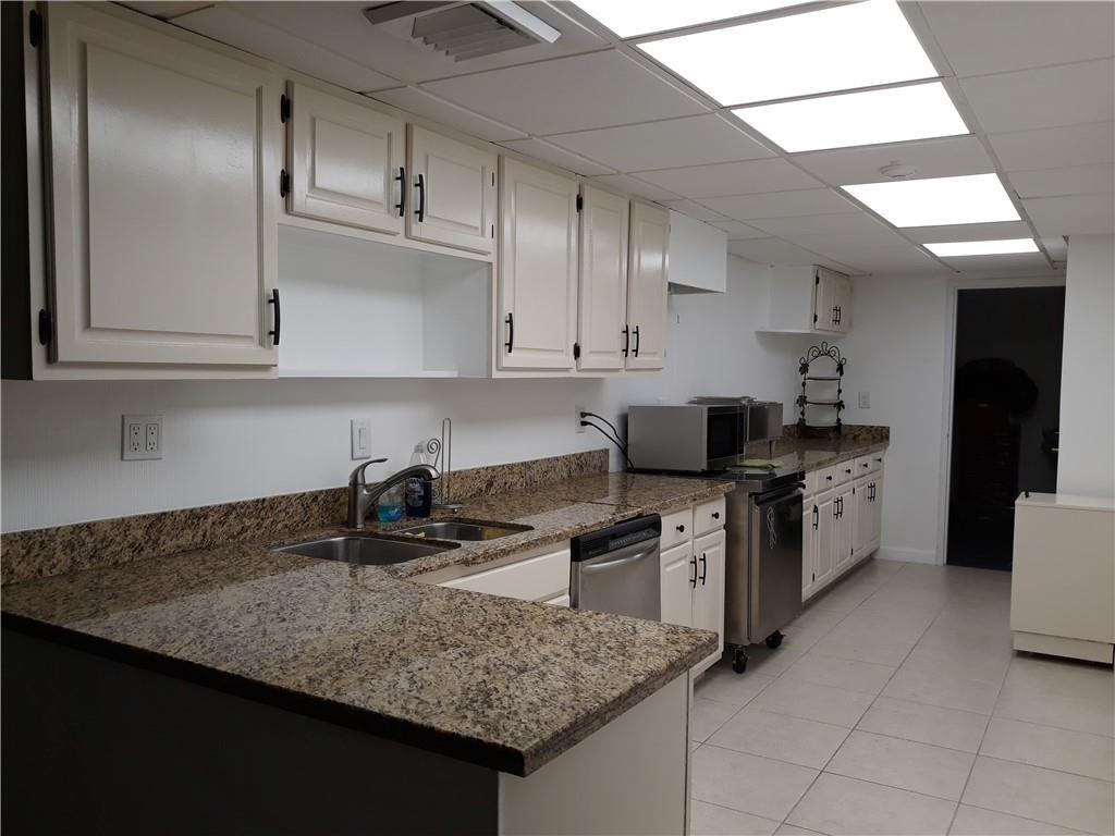 EMERALD TOWER CONDO - Residential