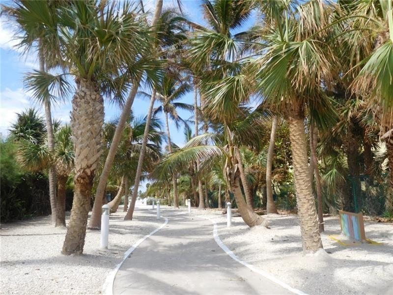 EMERALD TOWER CONDO - Residential