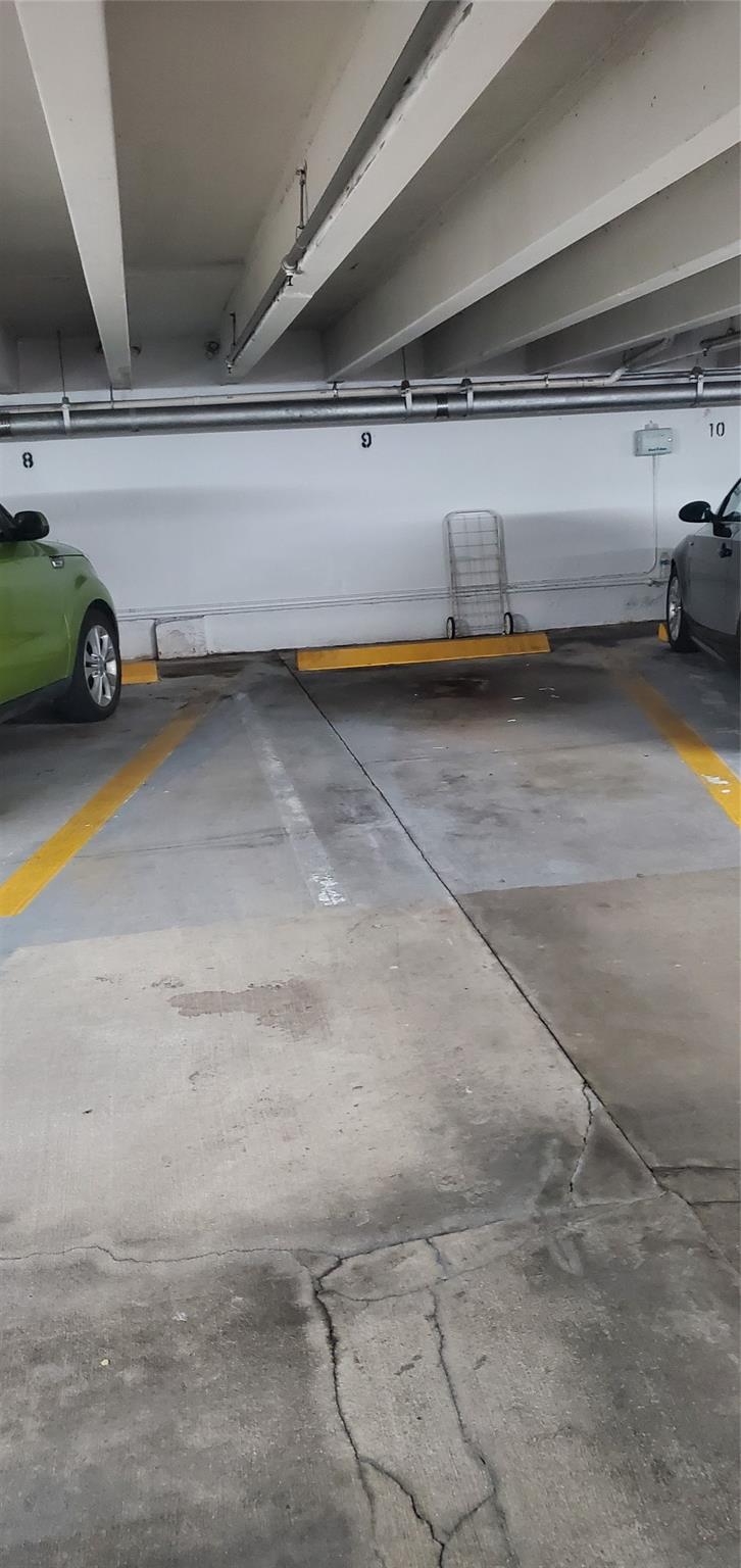 EMERALD TOWER CONDO - Residential