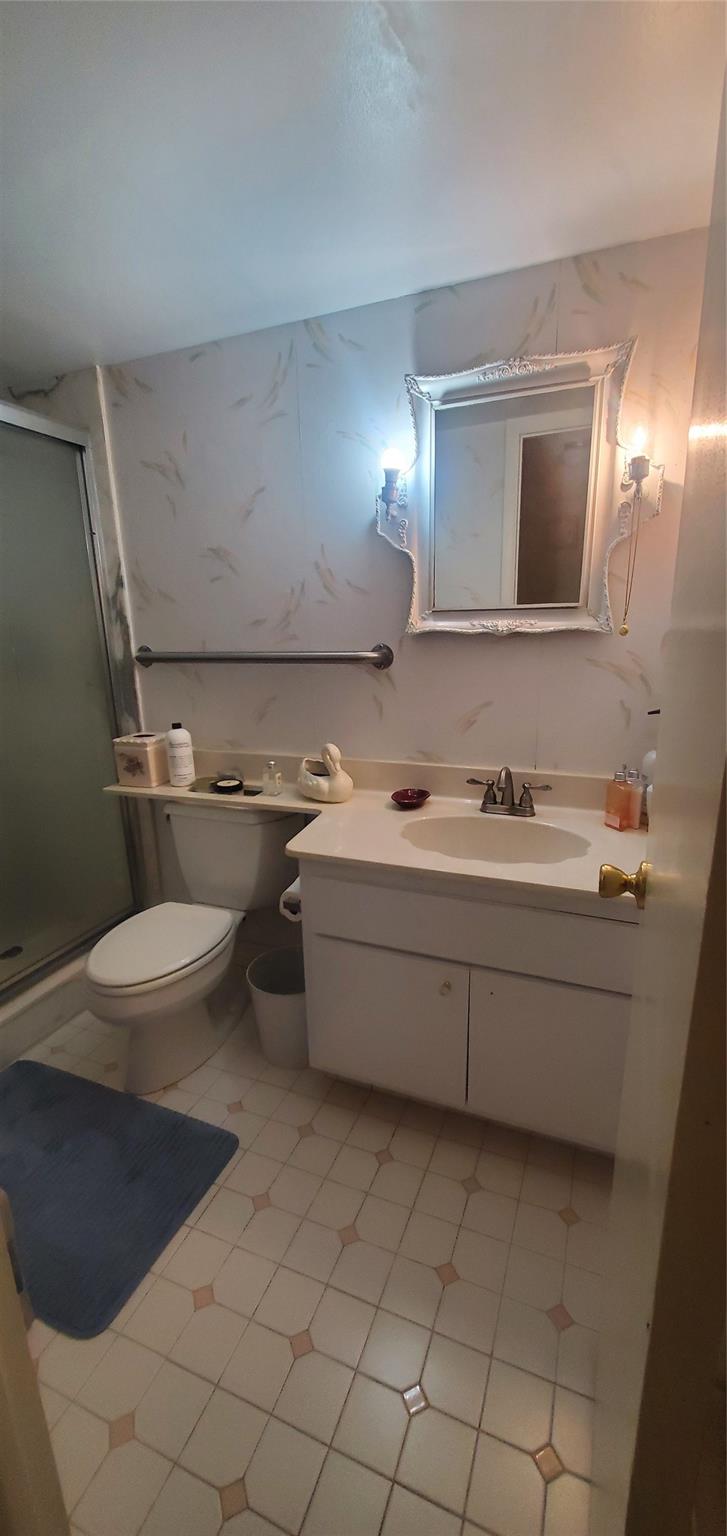 EMERALD TOWER CONDO - Residential