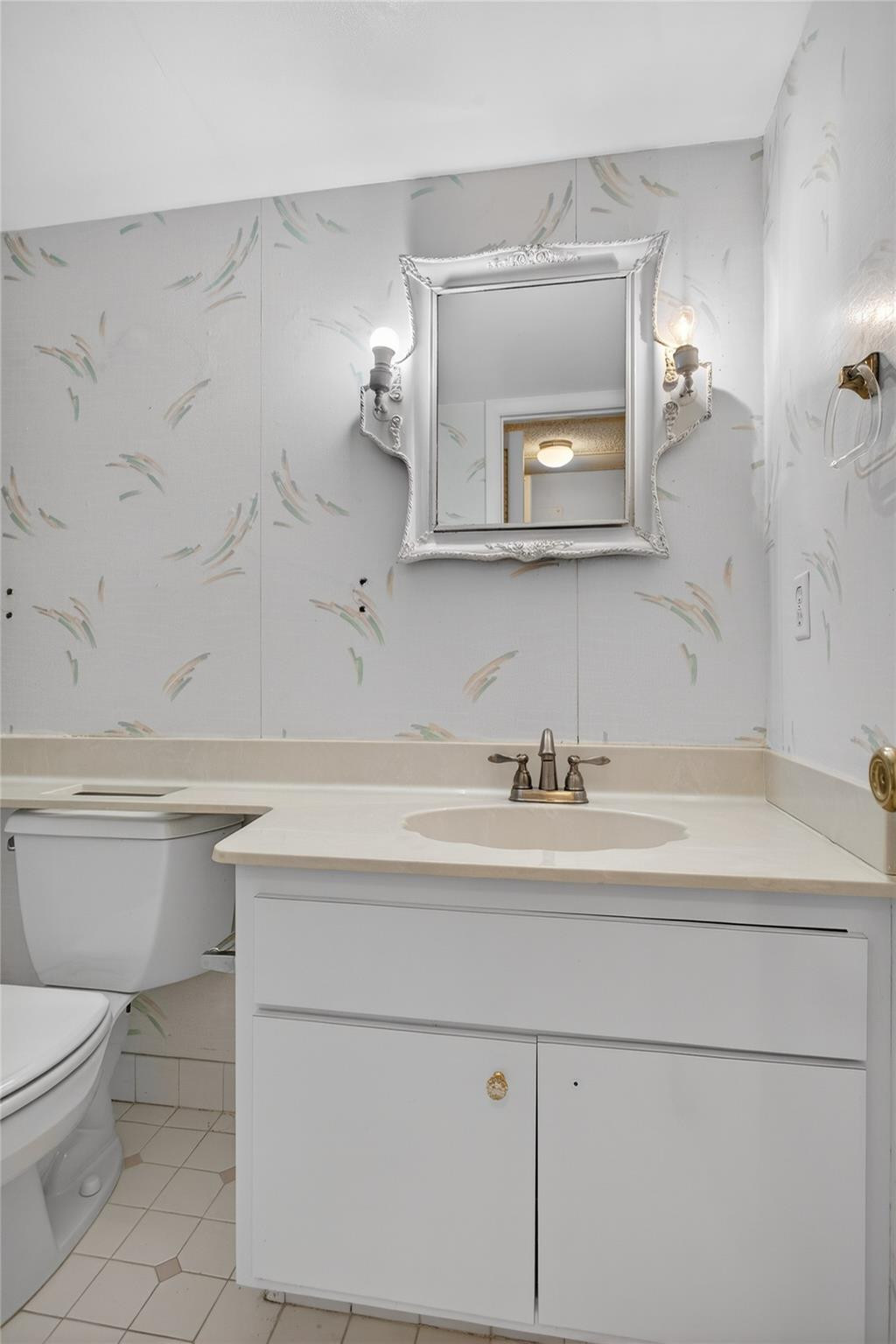 EMERALD TOWER CONDO - Residential