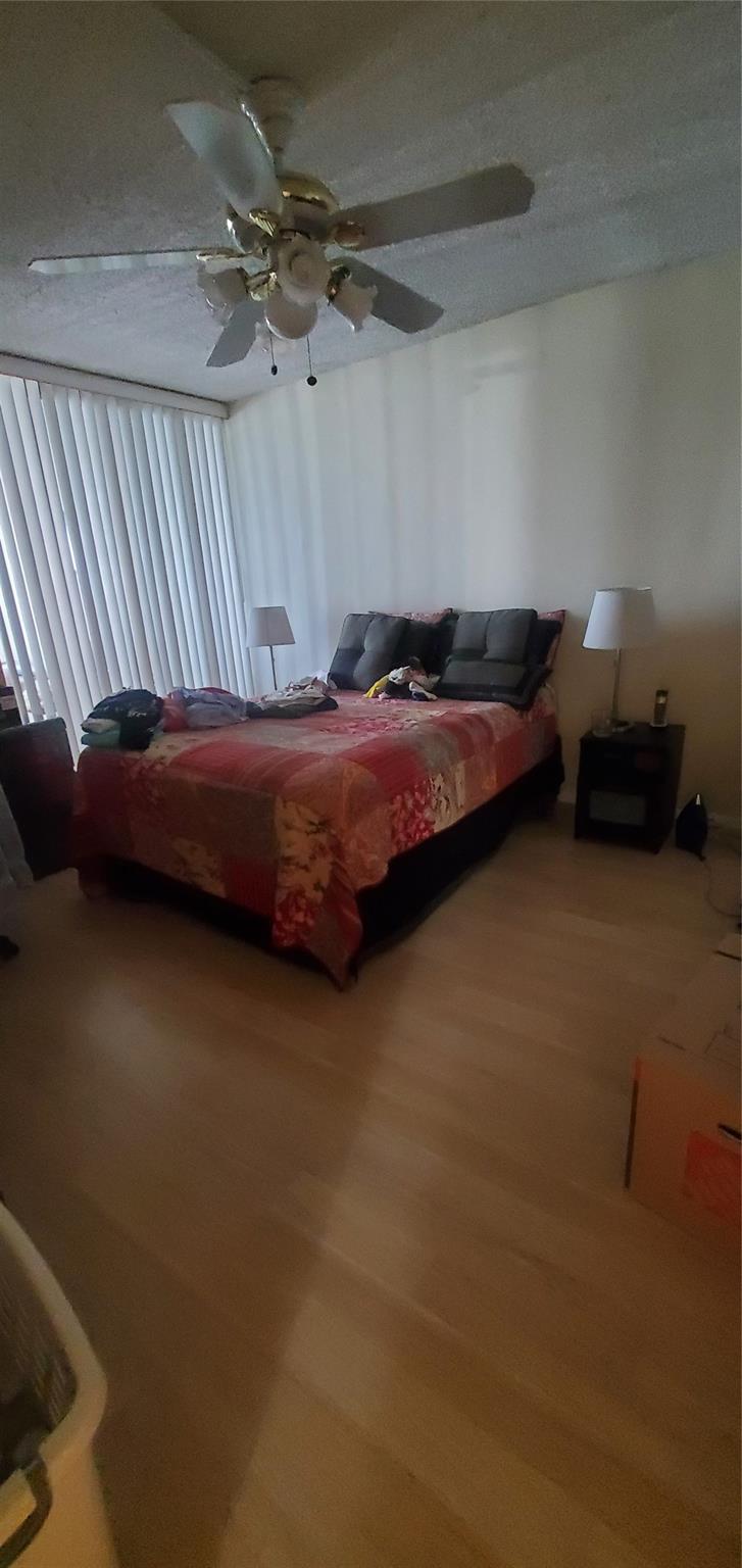 EMERALD TOWER CONDO - Residential