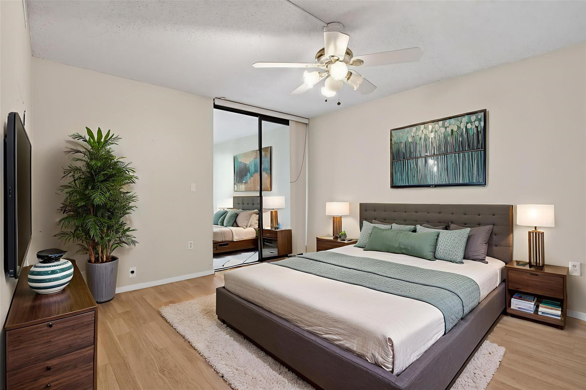 EMERALD TOWER CONDO - Residential