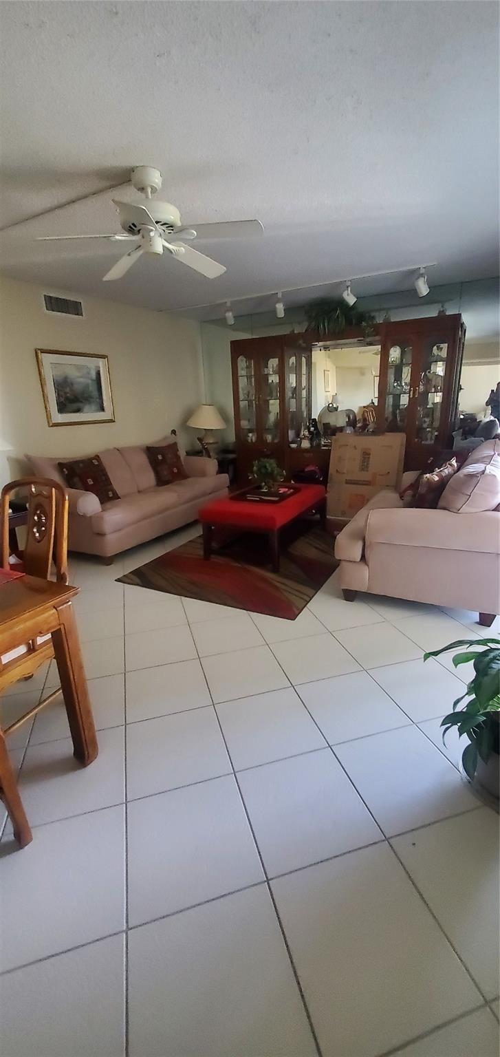 EMERALD TOWER CONDO - Residential