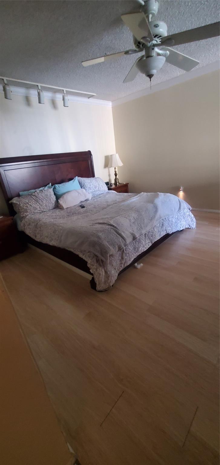 EMERALD TOWER CONDO - Residential