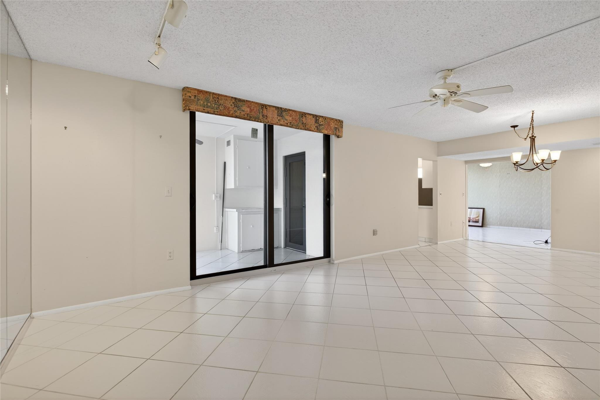 EMERALD TOWER CONDO - Residential