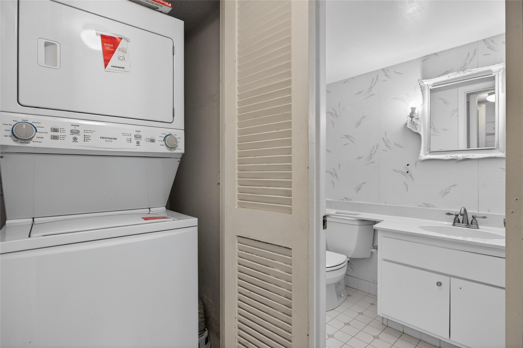 EMERALD TOWER CONDO - Residential