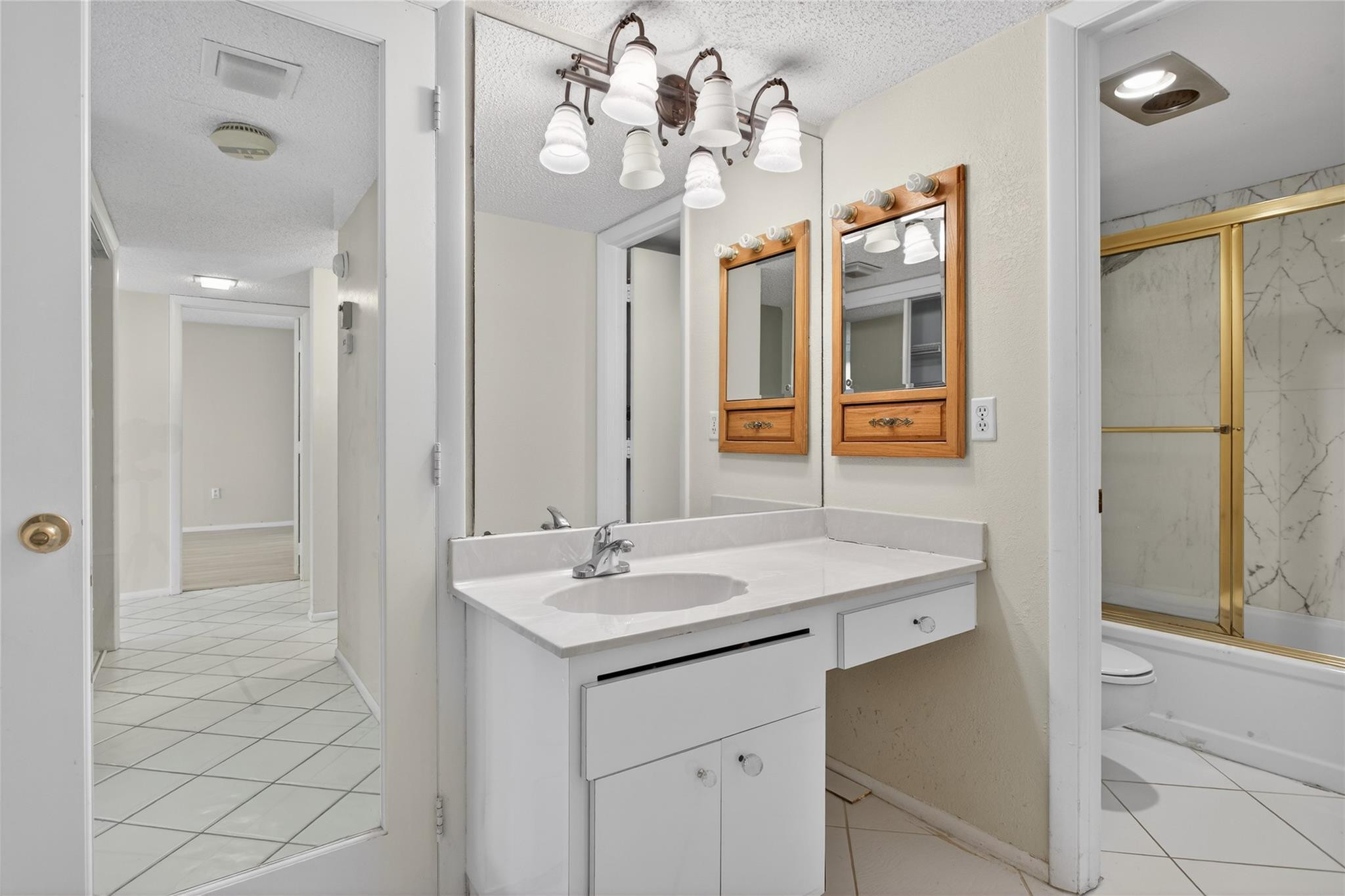 EMERALD TOWER CONDO - Residential