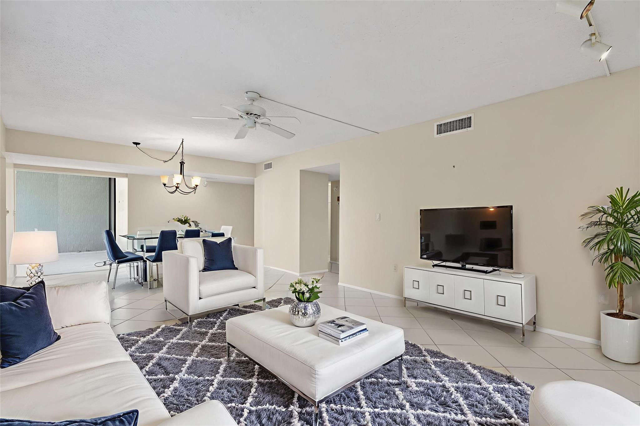 EMERALD TOWER CONDO - Residential