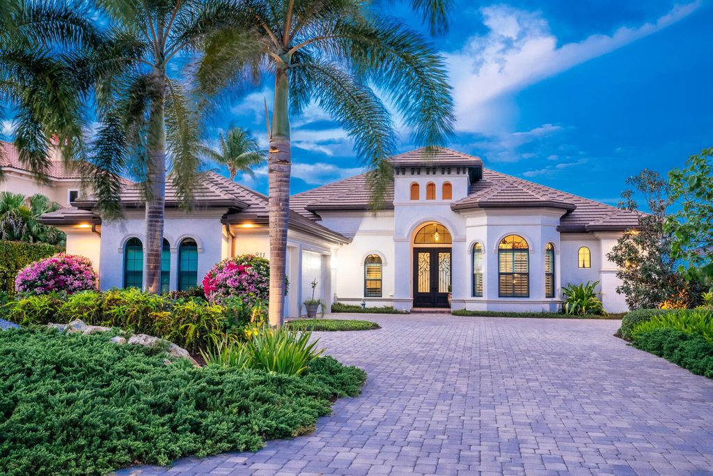 Photo of 811 SE Riverside Drive, Stuart, FL 34994 (MLS # R10981931)