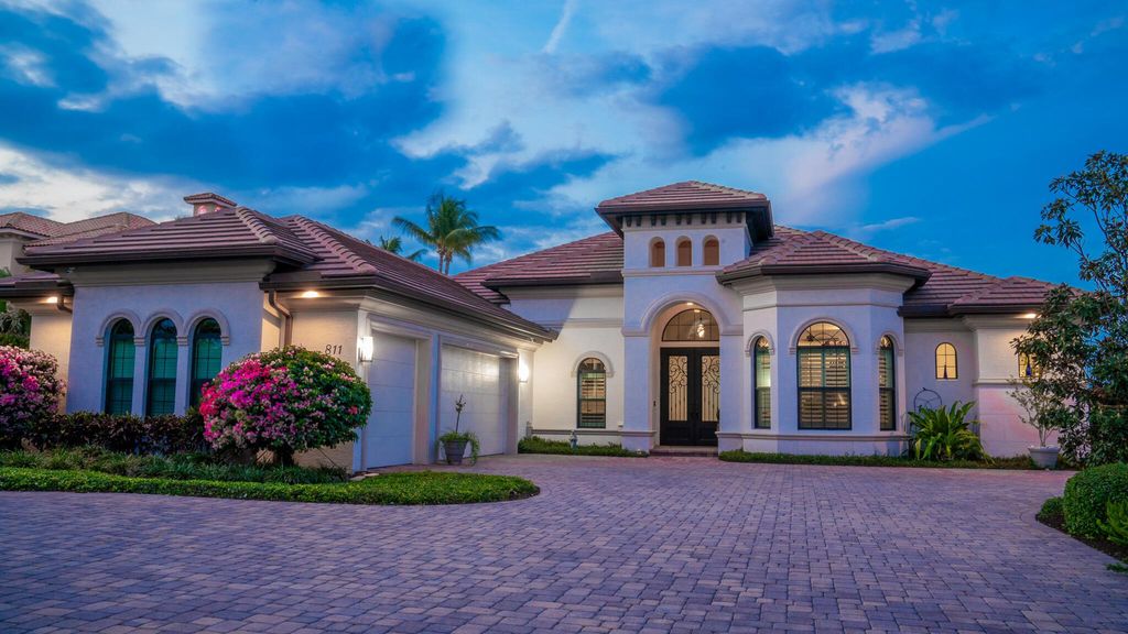 Photo of 811 SE Riverside Drive, Stuart, FL 34994 (MLS # R10981931)