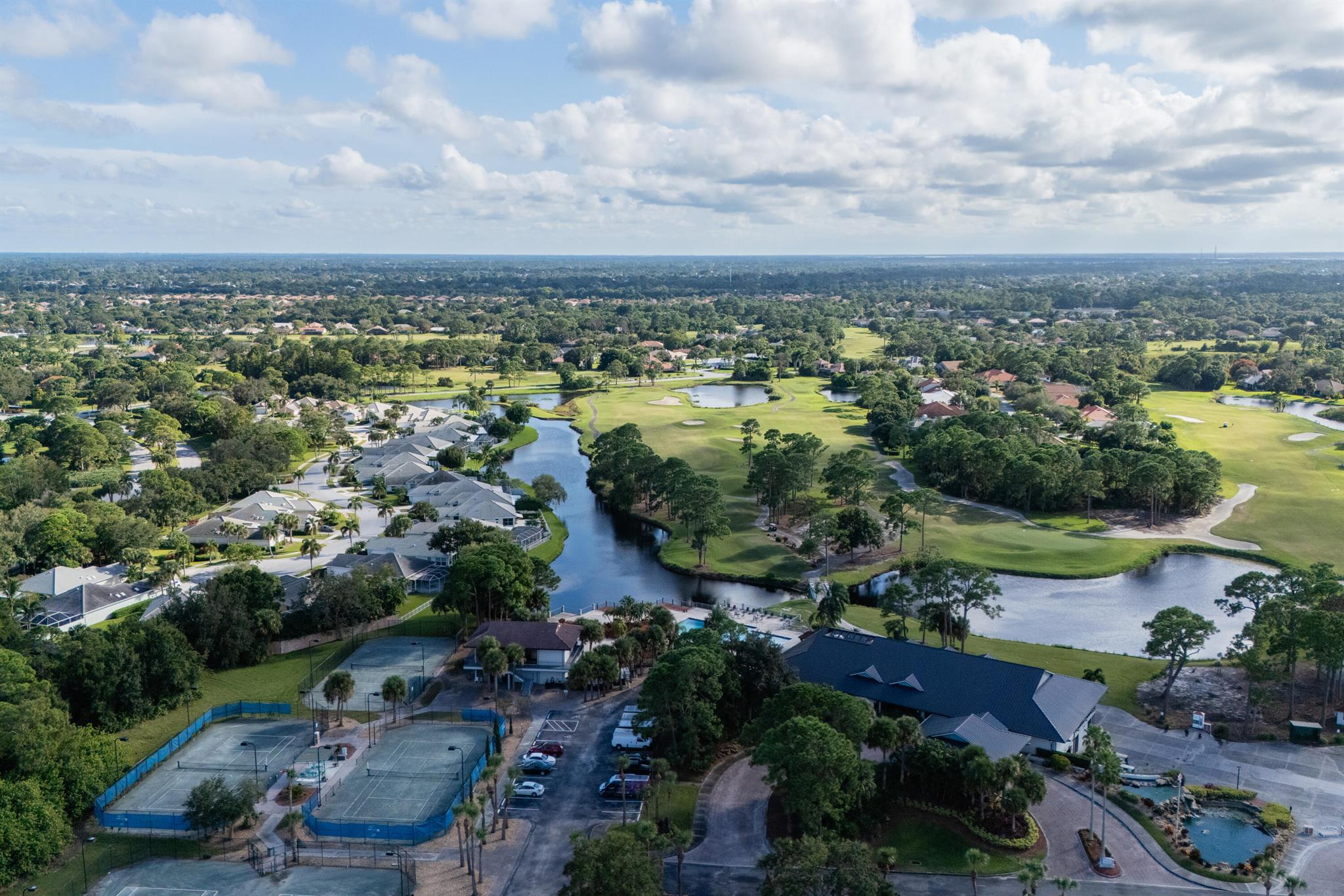 COUNTRY CLUB ESTATES PARC - Residential