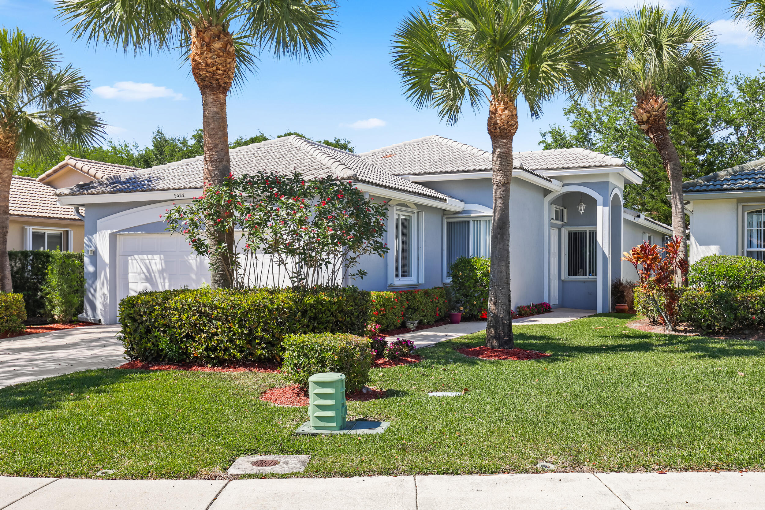 9082 Bay Point Cir Circle