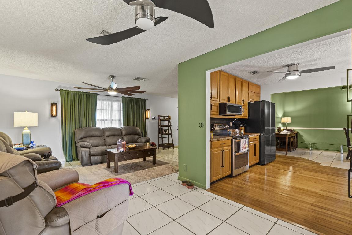 LAKES OF SHERBROOKE - Residential