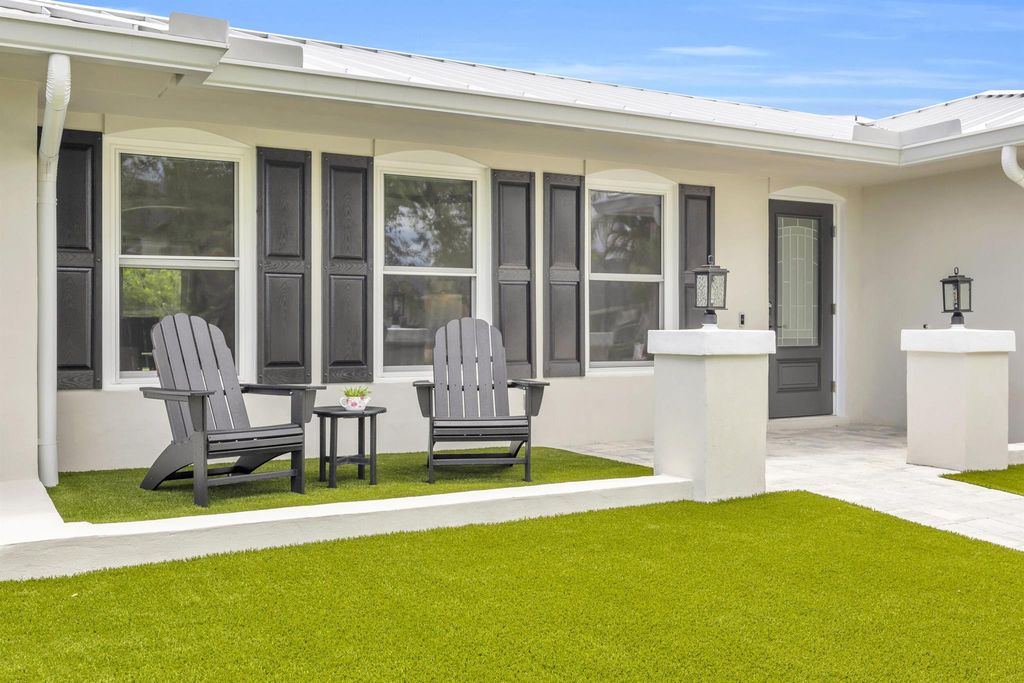 Photo of 11 SE Splitrail Circle, Jupiter, FL 33469 (MLS # R11142034)