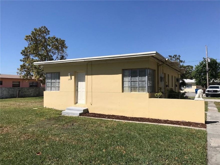 Very Nice 1 BD / 1 BA , Freshly painted, new kitchen cabinets, new bathroom vanity and tile. Close to major highways and shopping. NO PETS. Agents, when submitting CTL, the rental credit application, which is attached to this listing, and all required documents listed on page 3, must be included. Min credit score is 630 and gross monthly income must be 3X the monthly rent, no exceptions.