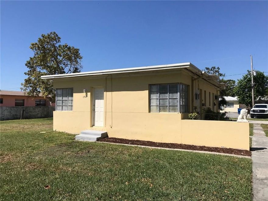 Very Nice 1 BD / 1 BA , Freshly painted, new kitchen cabinets, new bathroom vanity and tile. Close to major highways and shopping. NO PETS. Agents, when submitting CTL, the rental credit application, which is attached to this listing, and all required documents listed on page 3, must be included. Min credit score is 630 and gross monthly income must be 3X the monthly rent, no exceptions.