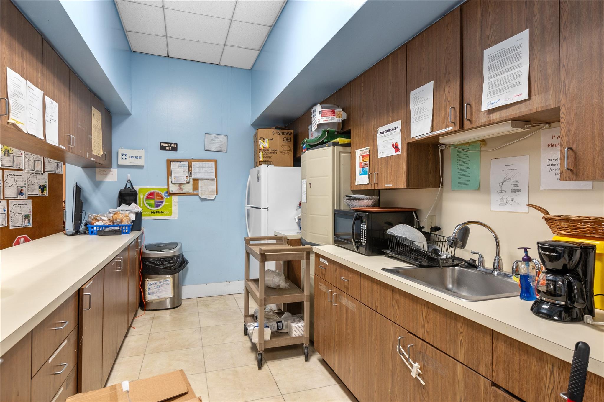 Main image without alt text