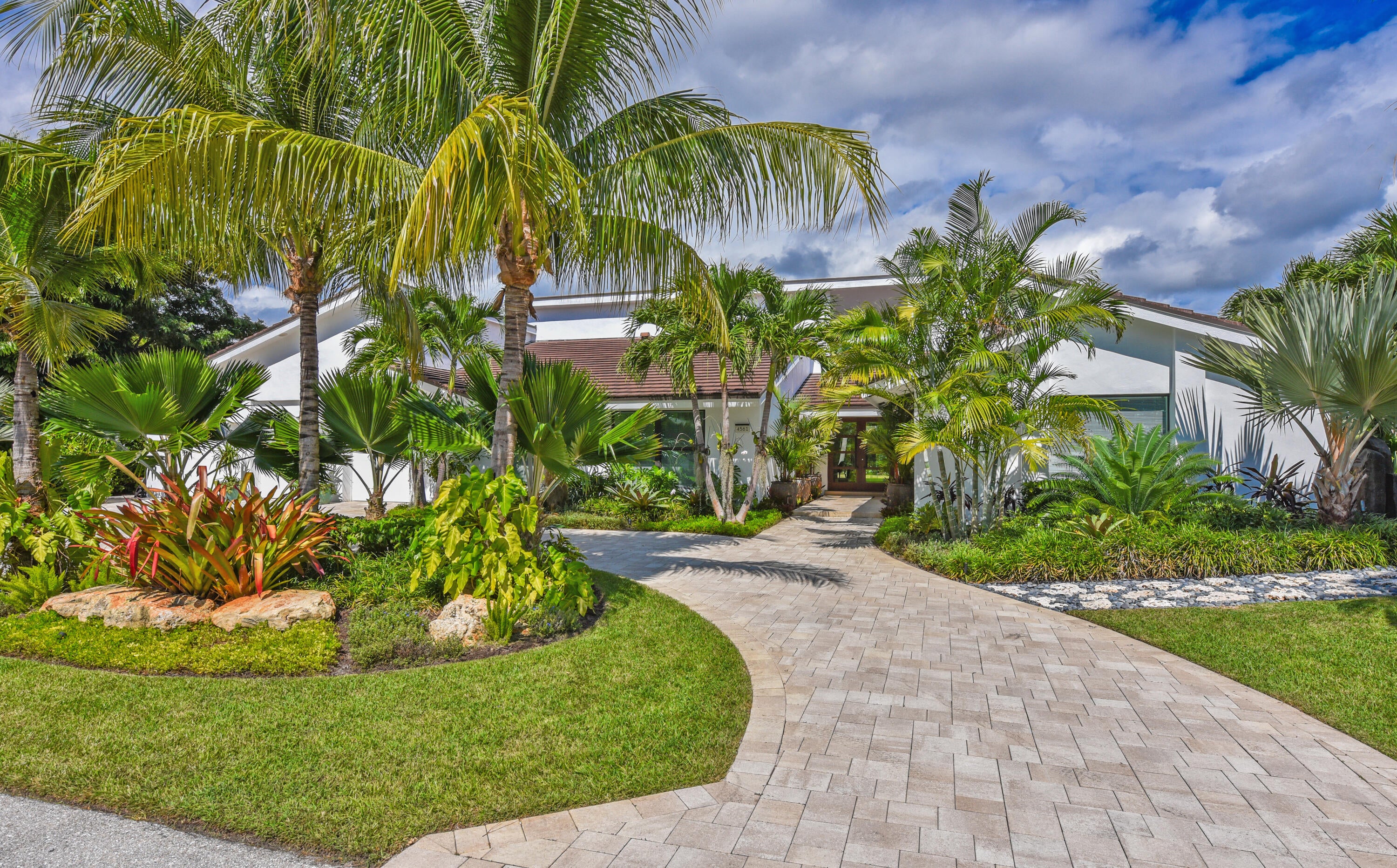 4561 OAK TREE Court