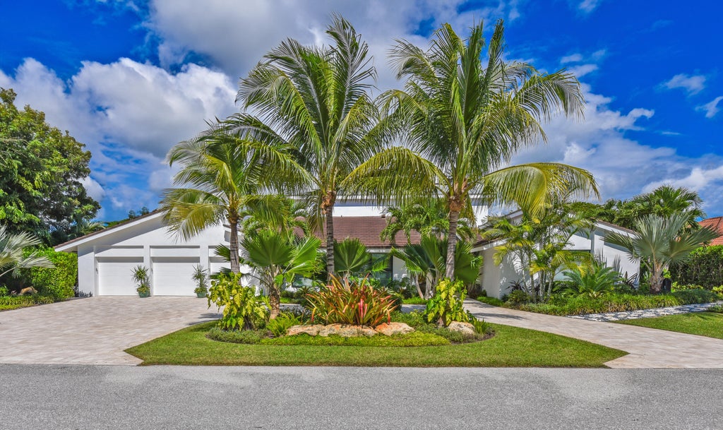 Photo of 4561 OAK TREE Court, Delray Beach, FL 33445 (MLS # B26089943)