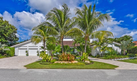Photo of 4561 OAK TREE Court, Delray Beach, FL 33445 (MLS # B26089943)