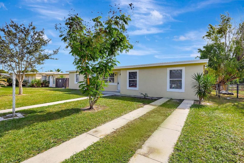 Photo of 160 Princess Drive, Port Saint Lucie, FL 34952 (MLS # R10935316)