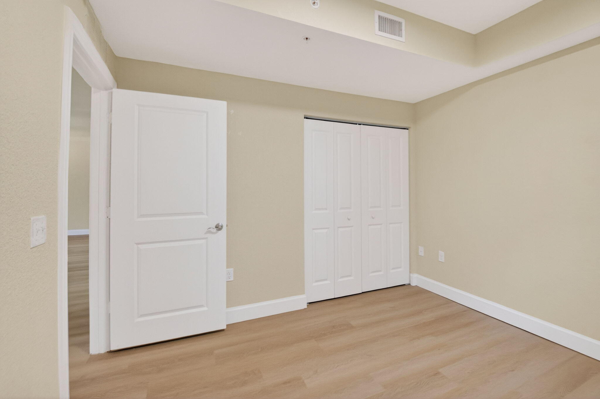 VIZCAYA LAKES CONDO - Residential