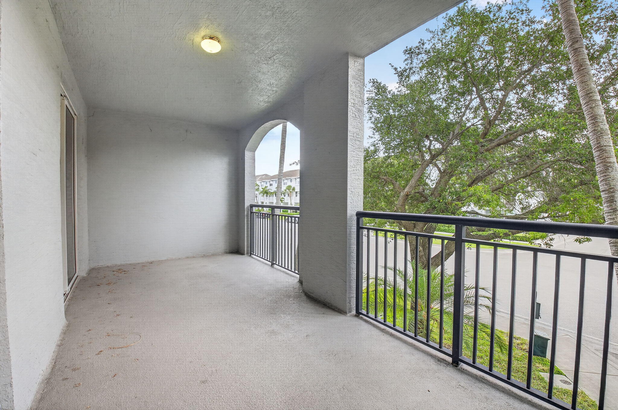 VIZCAYA LAKES CONDO - Residential