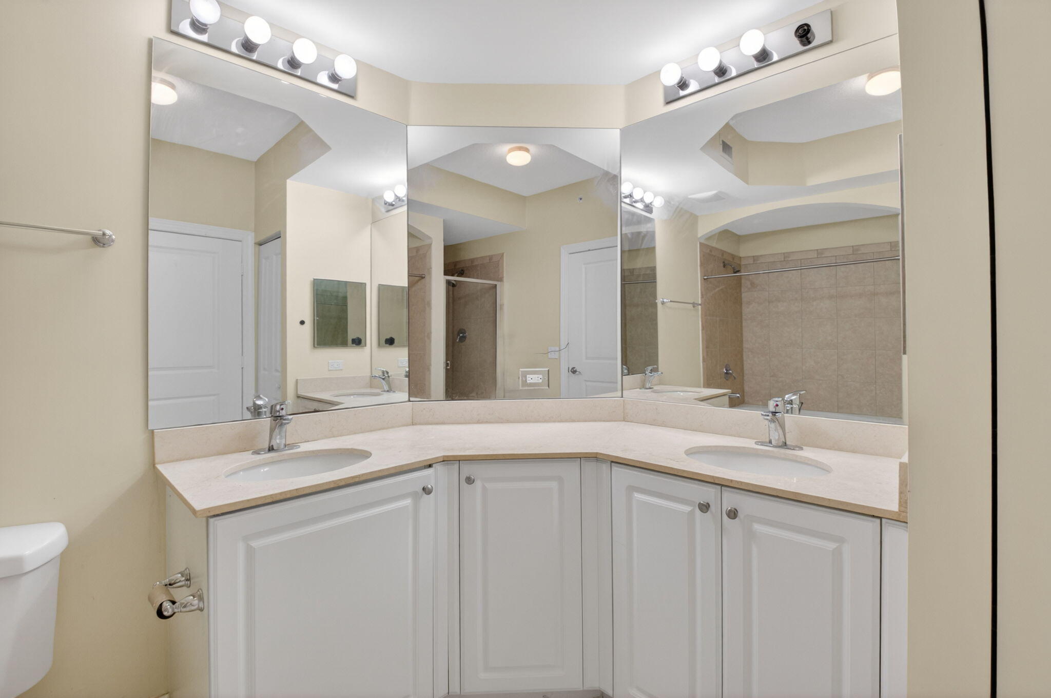 VIZCAYA LAKES CONDO - Residential