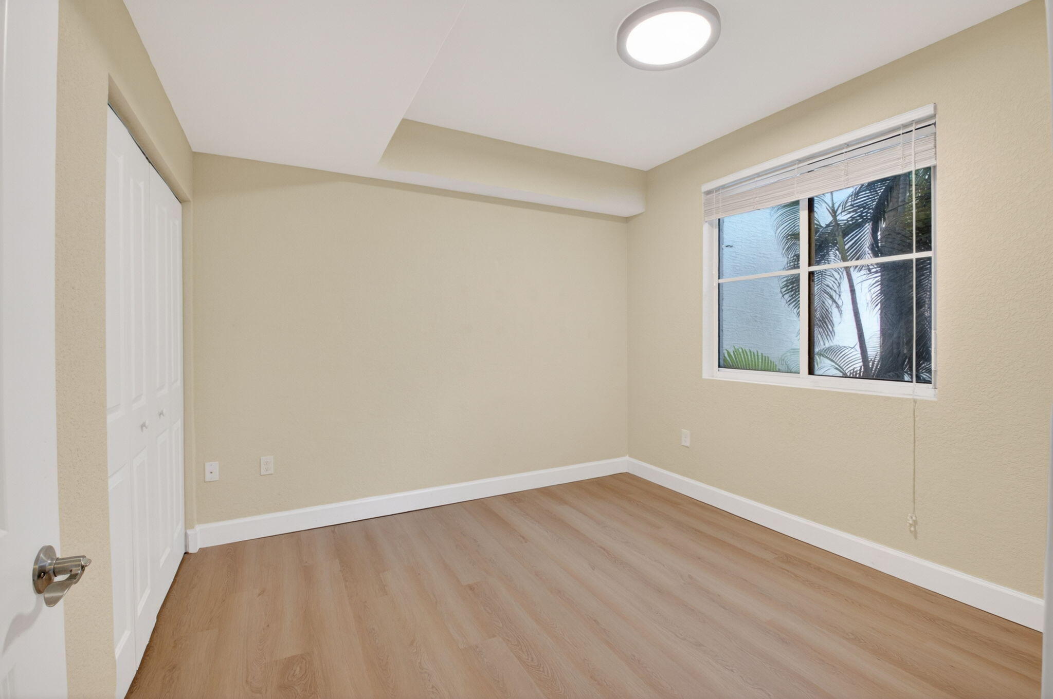 VIZCAYA LAKES CONDO - Residential