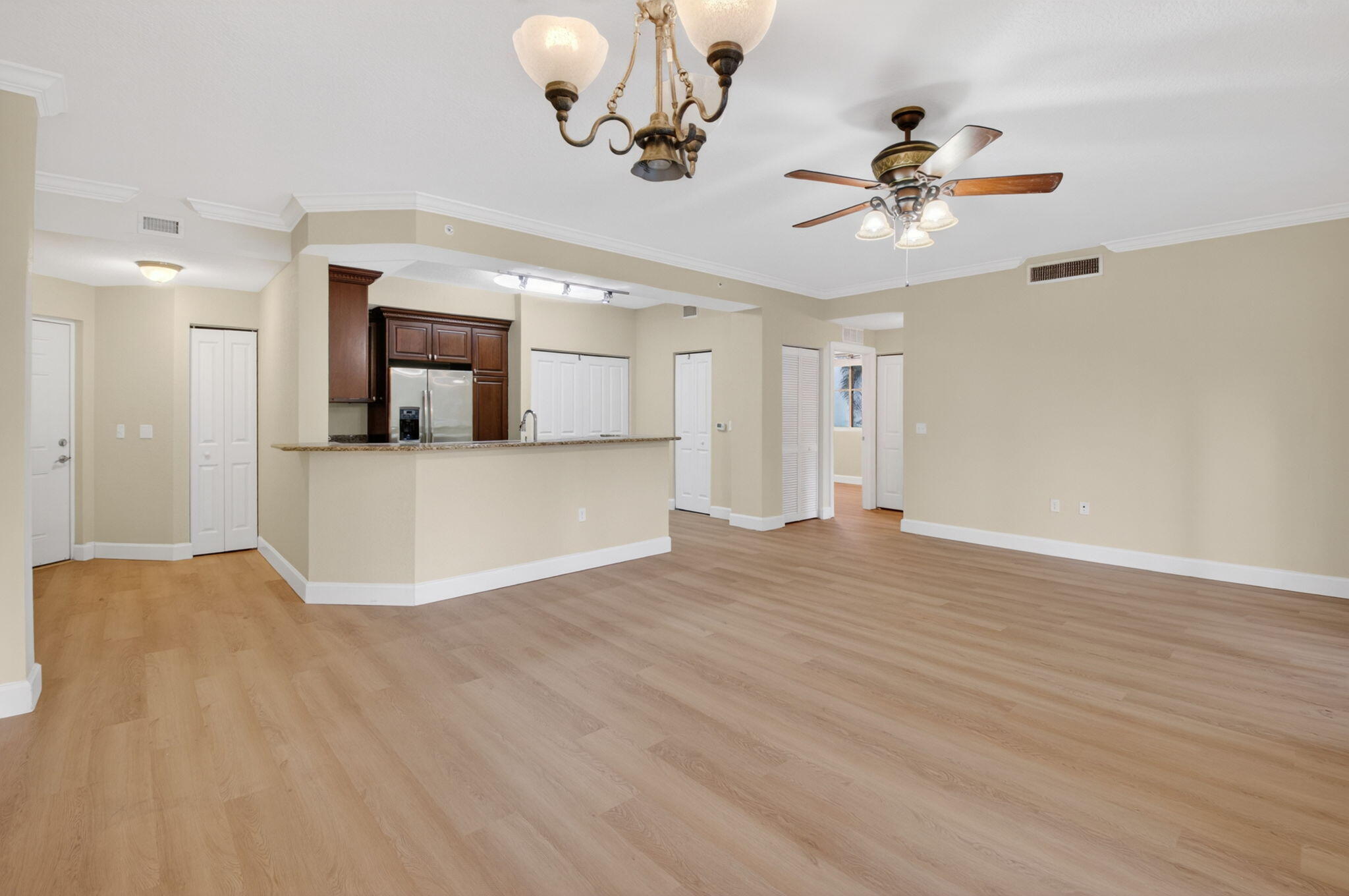VIZCAYA LAKES CONDO - Residential