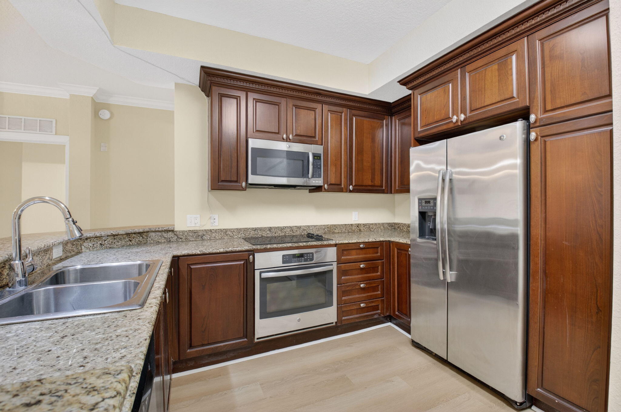 VIZCAYA LAKES CONDO - Residential