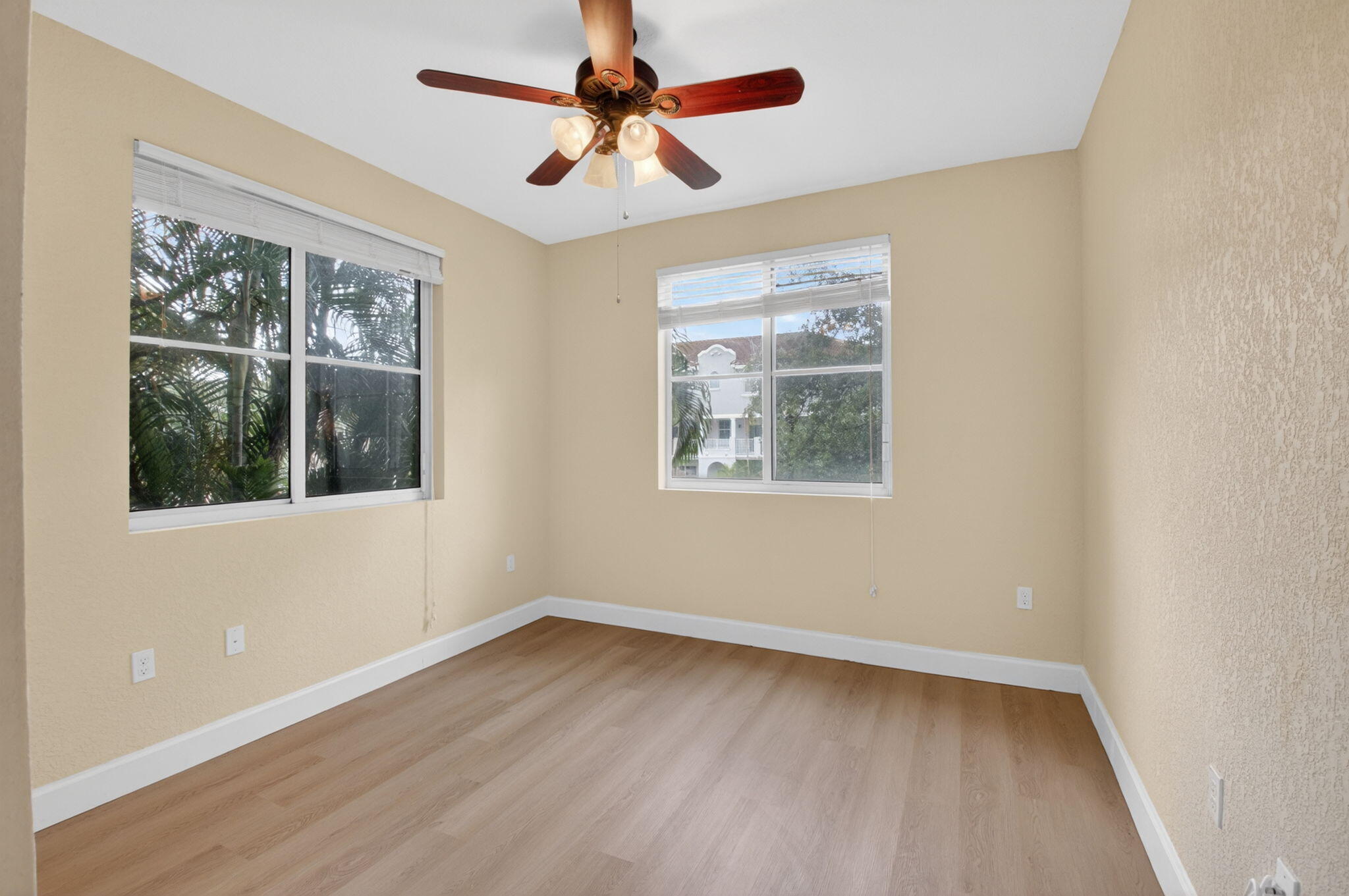 VIZCAYA LAKES CONDO - Residential