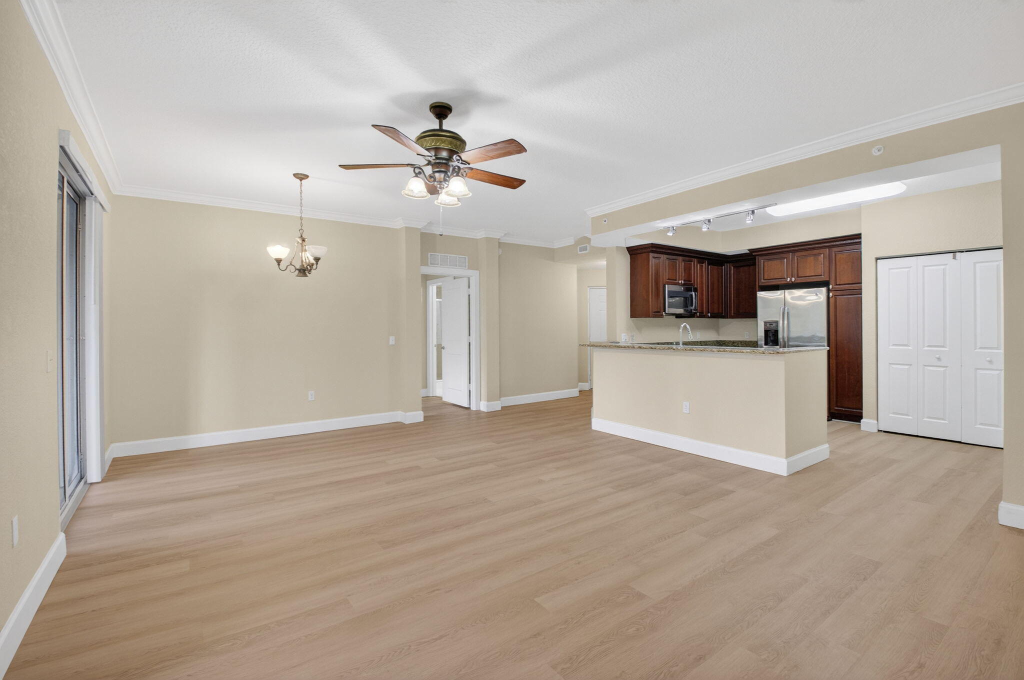 VIZCAYA LAKES CONDO - Residential