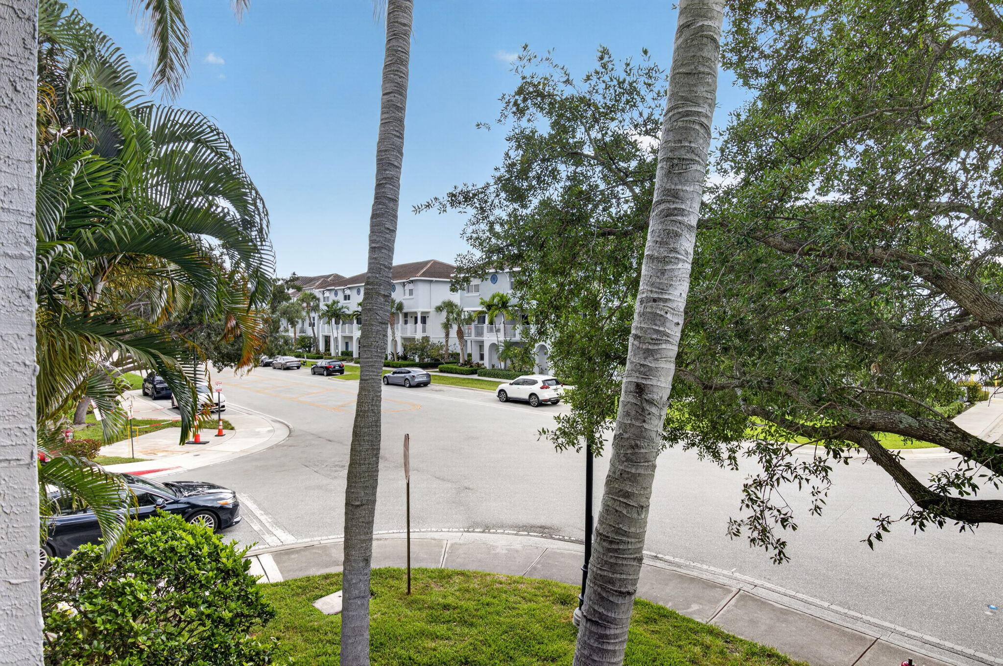 VIZCAYA LAKES CONDO - Residential
