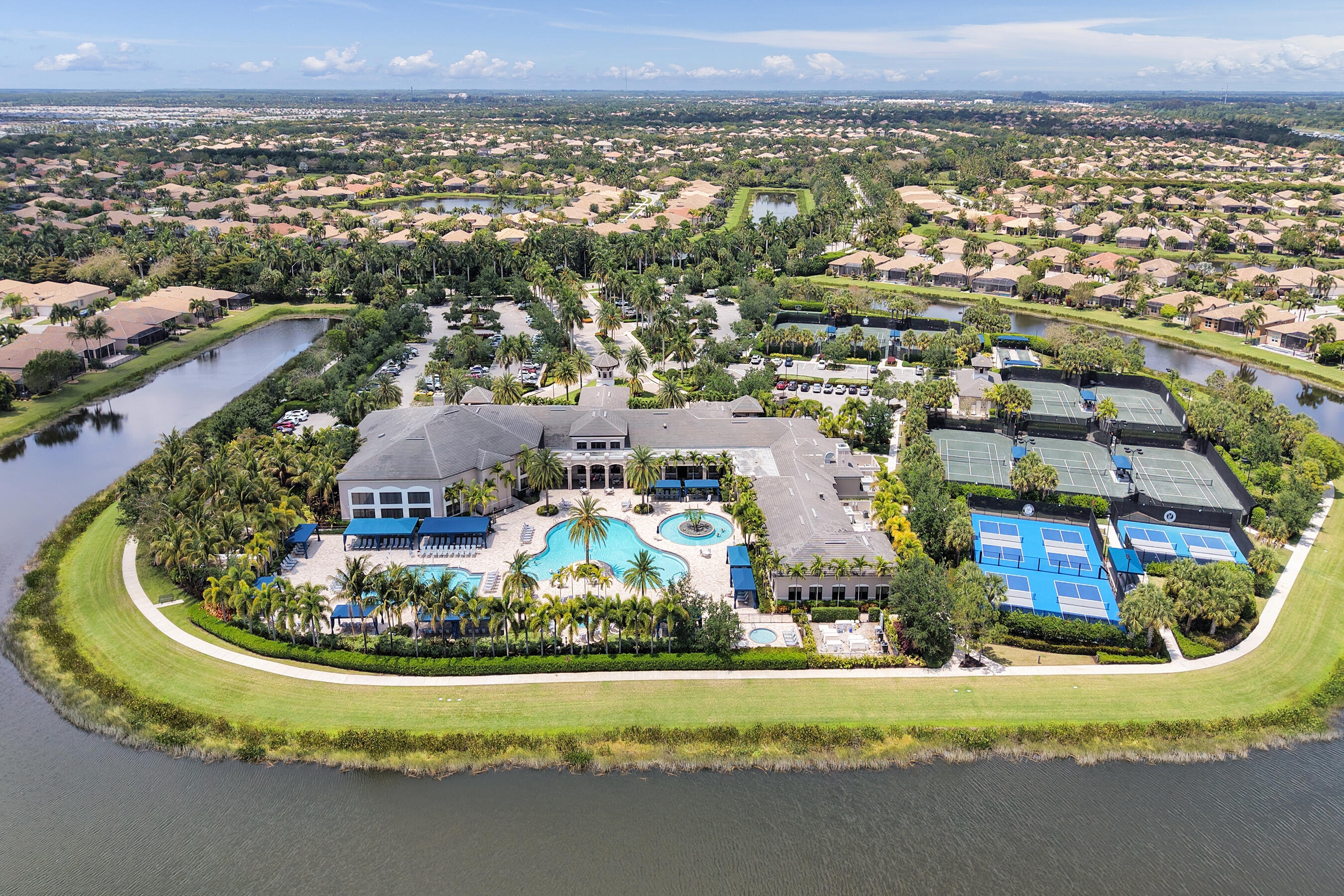 VALENCIA COVE - Residential