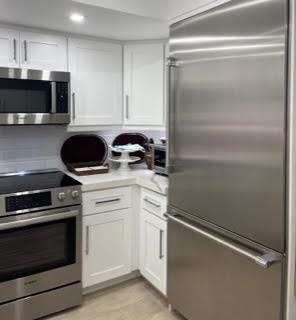 PLAZA OF THE PALM BEACHES - Residential