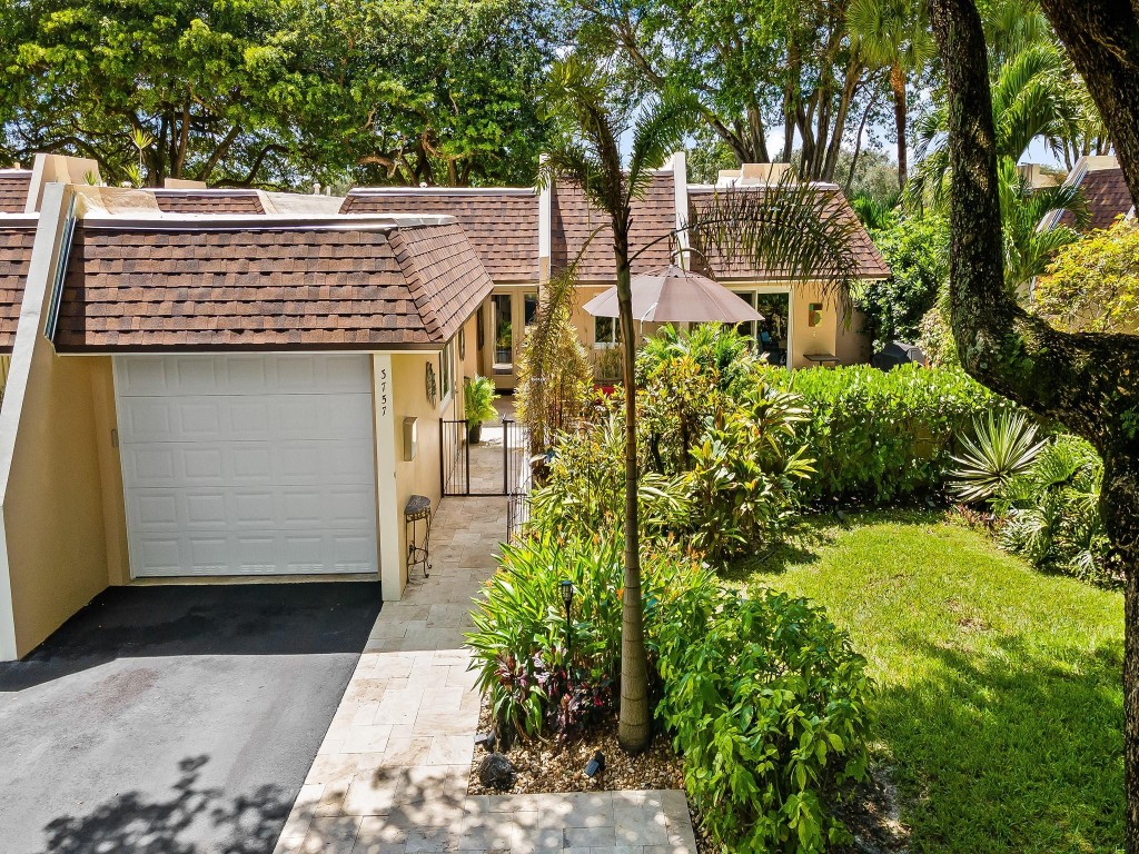 PALM AIRE COUNTRY CLUB - Residential
