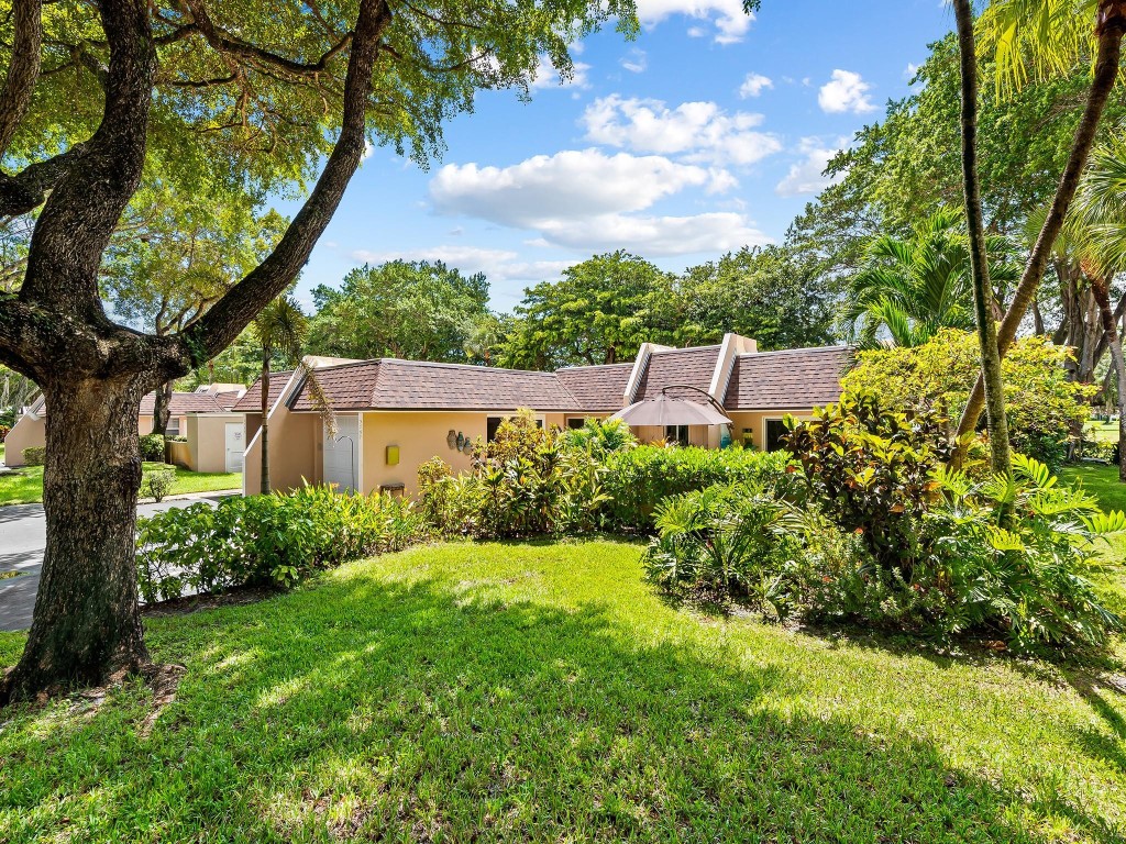 PALM AIRE COUNTRY CLUB - Residential