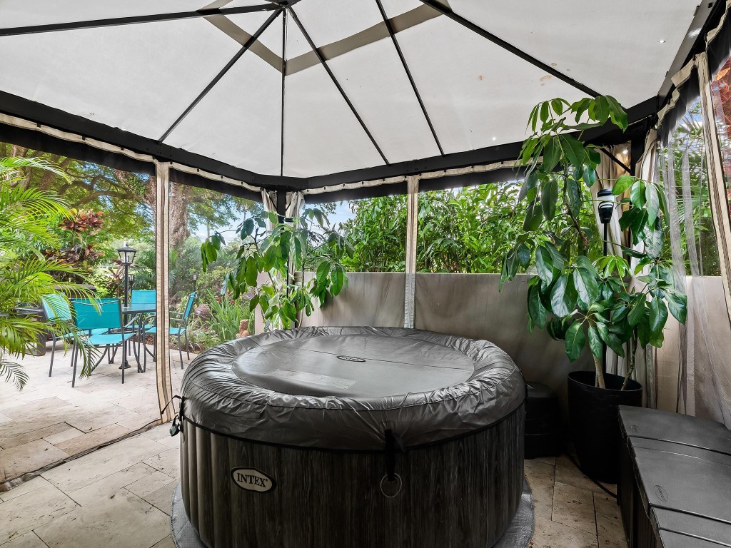 PALM AIRE COUNTRY CLUB - Residential