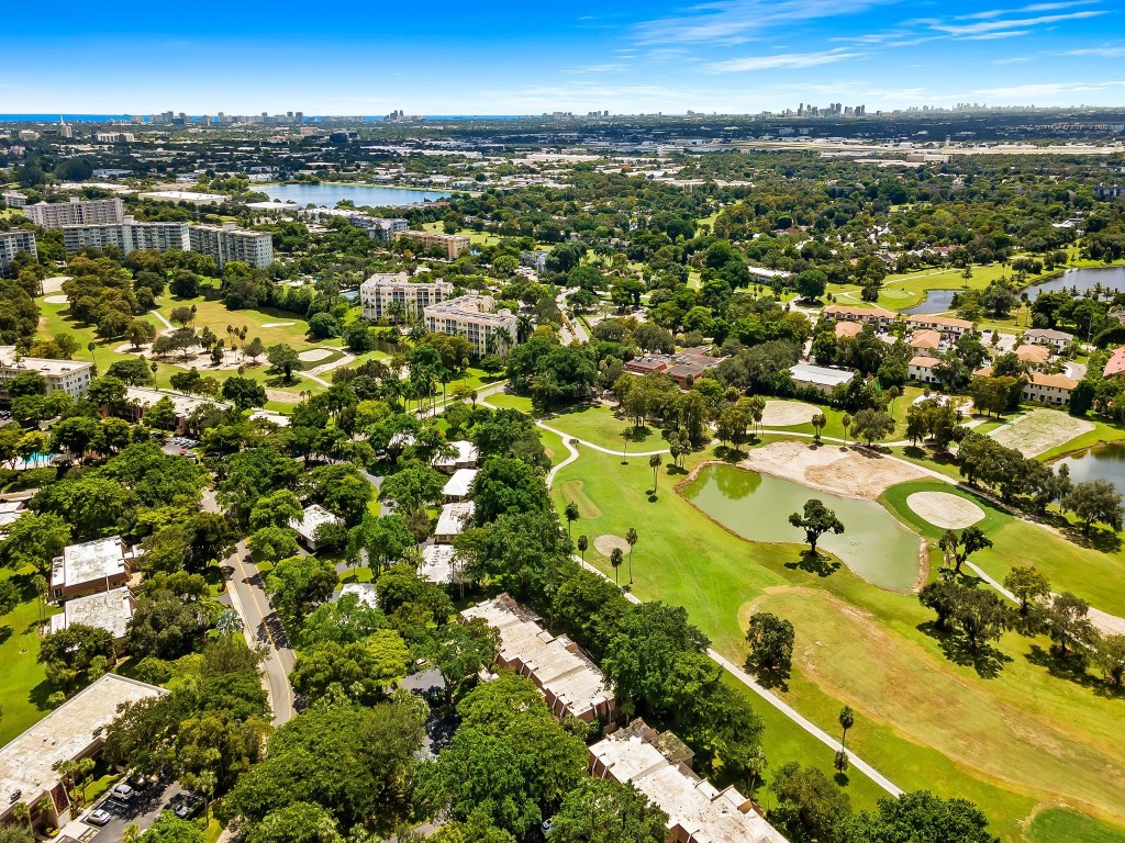PALM AIRE COUNTRY CLUB - Residential