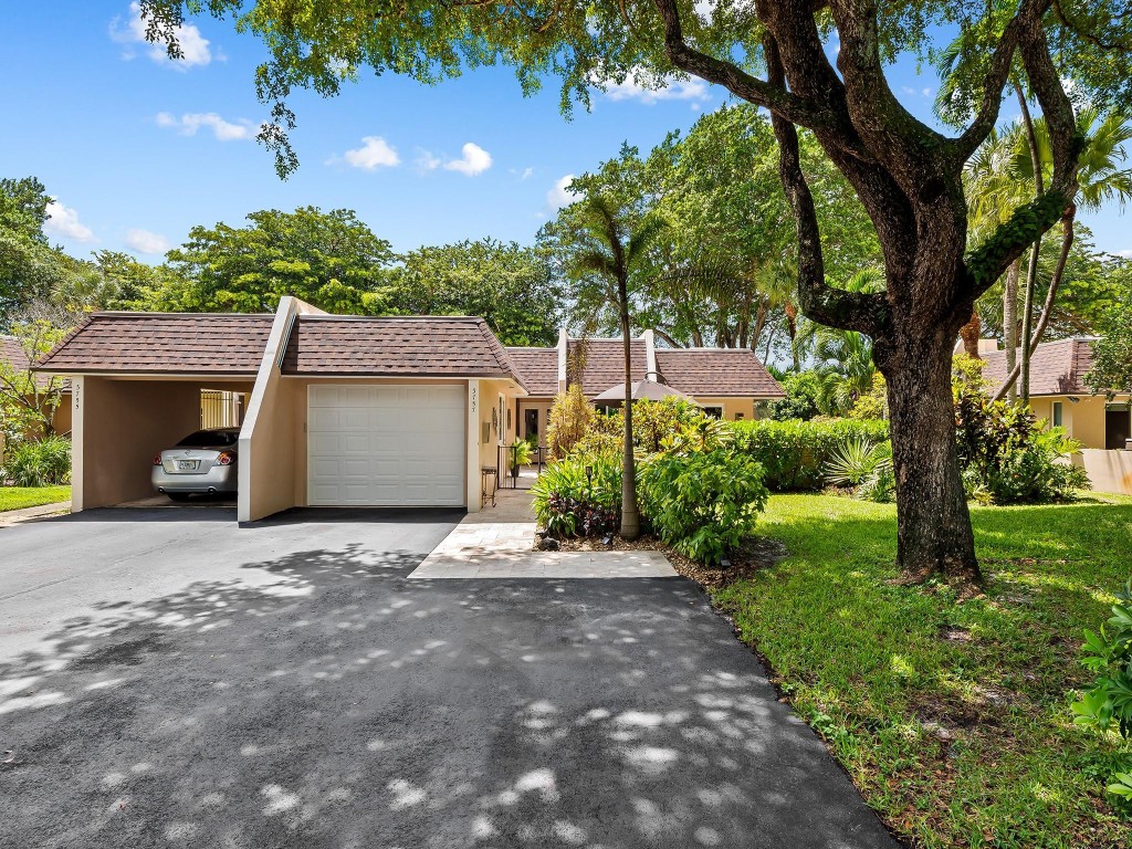 PALM AIRE COUNTRY CLUB - Residential