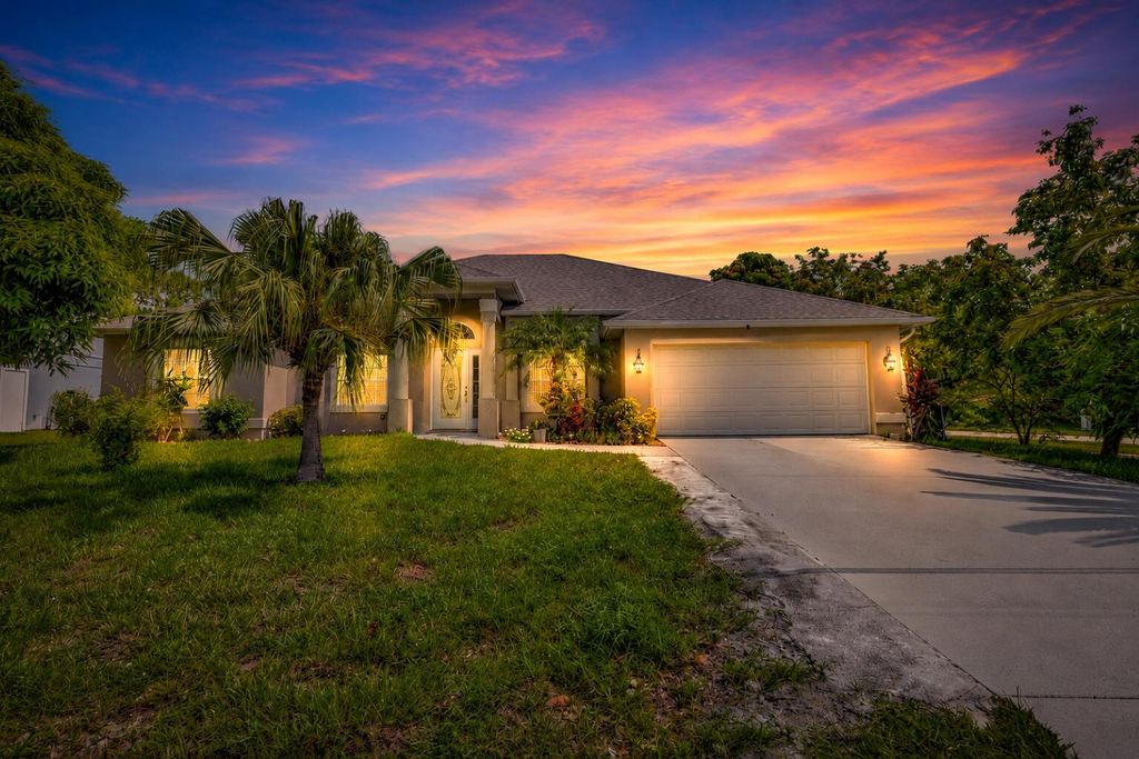 Photo of 1701 SW Penrose Avenue, Port Saint Lucie, FL 34953 (MLS # B26026530)