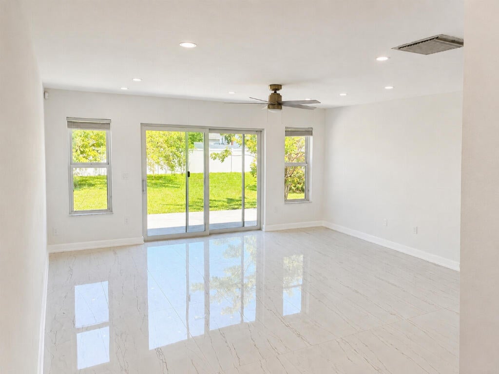 300 NW 17TH Avenue