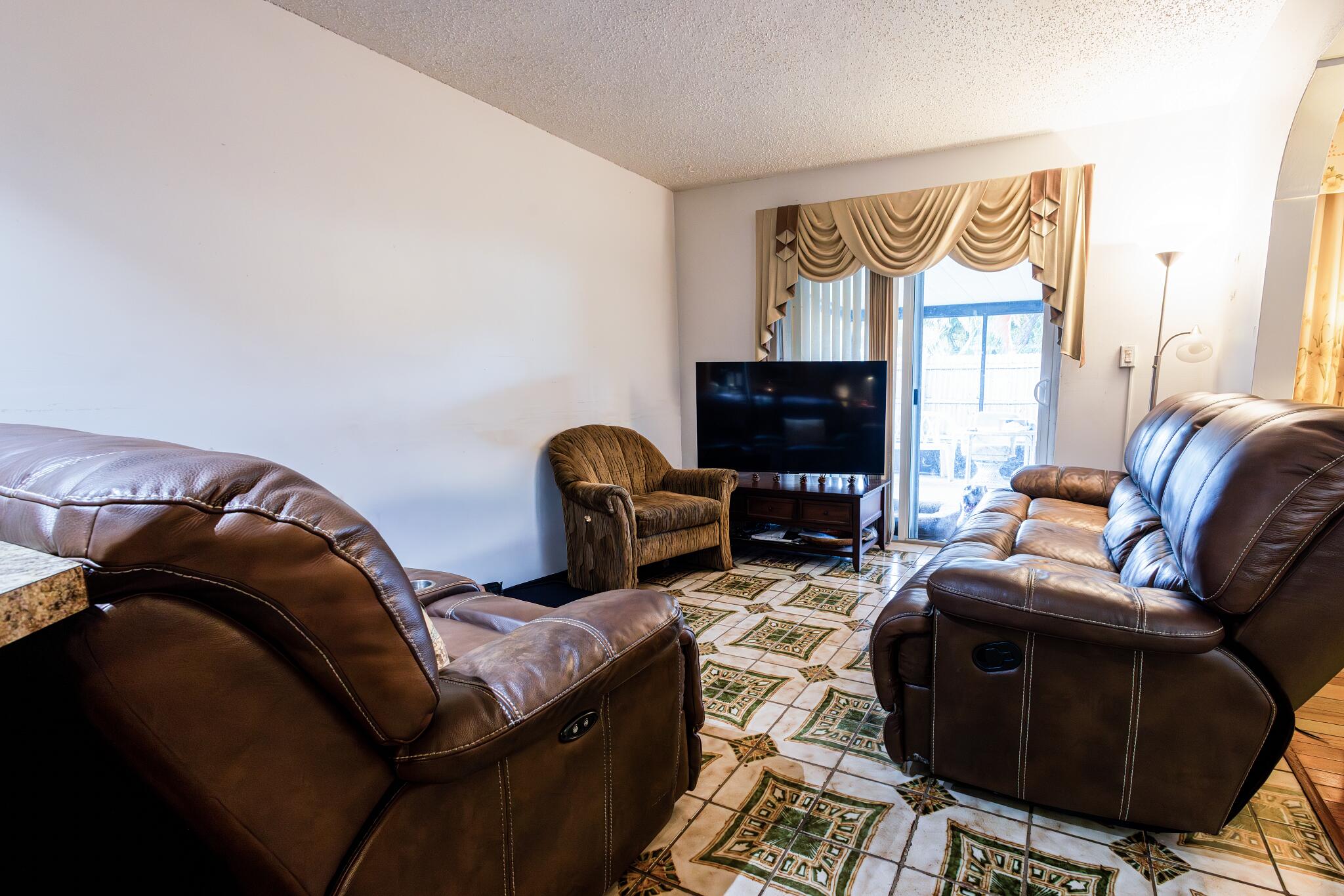 DELRAY SHORES FIRST ADD - Residential
