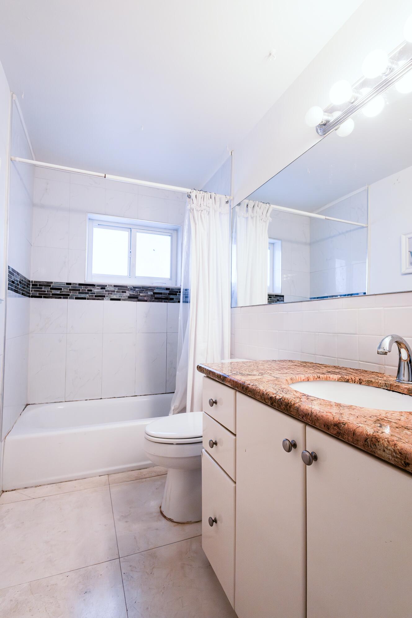 DELRAY SHORES FIRST ADD - Residential
