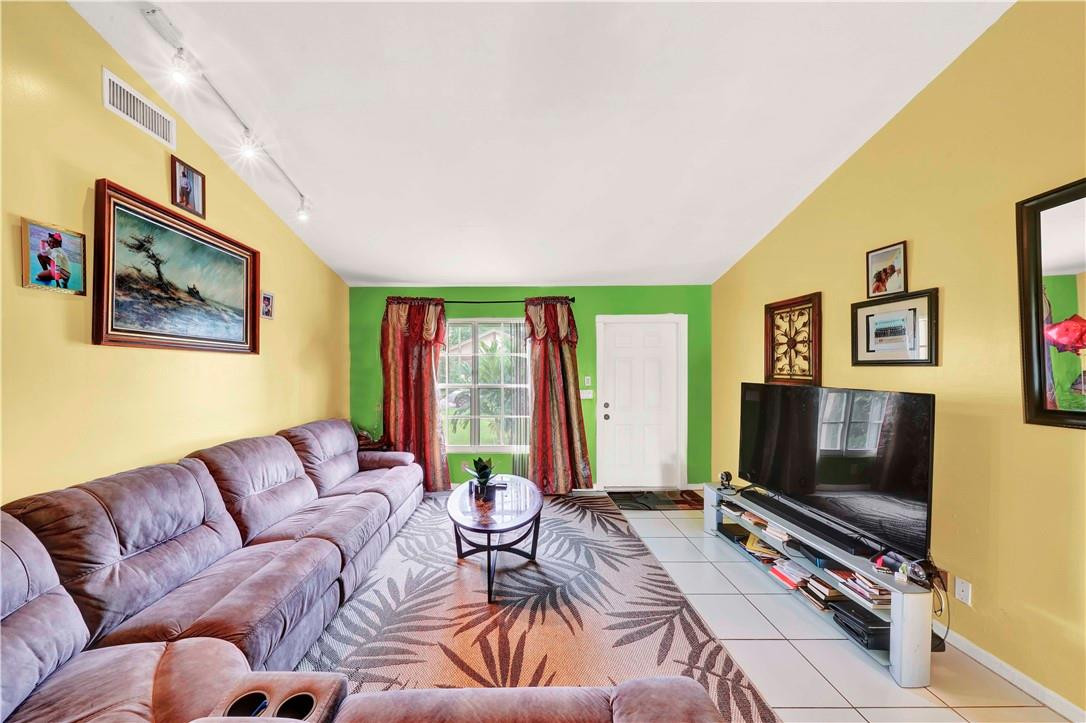 NORTH LAUDERDALE VILLAGE - Residential