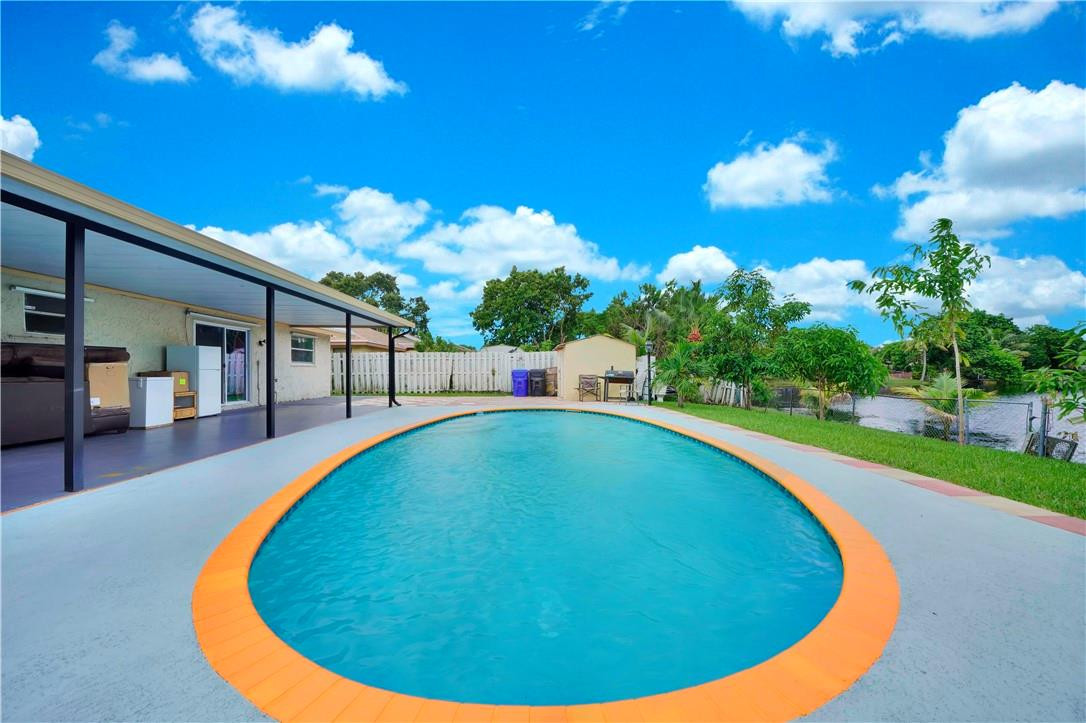 NORTH LAUDERDALE VILLAGE - Residential