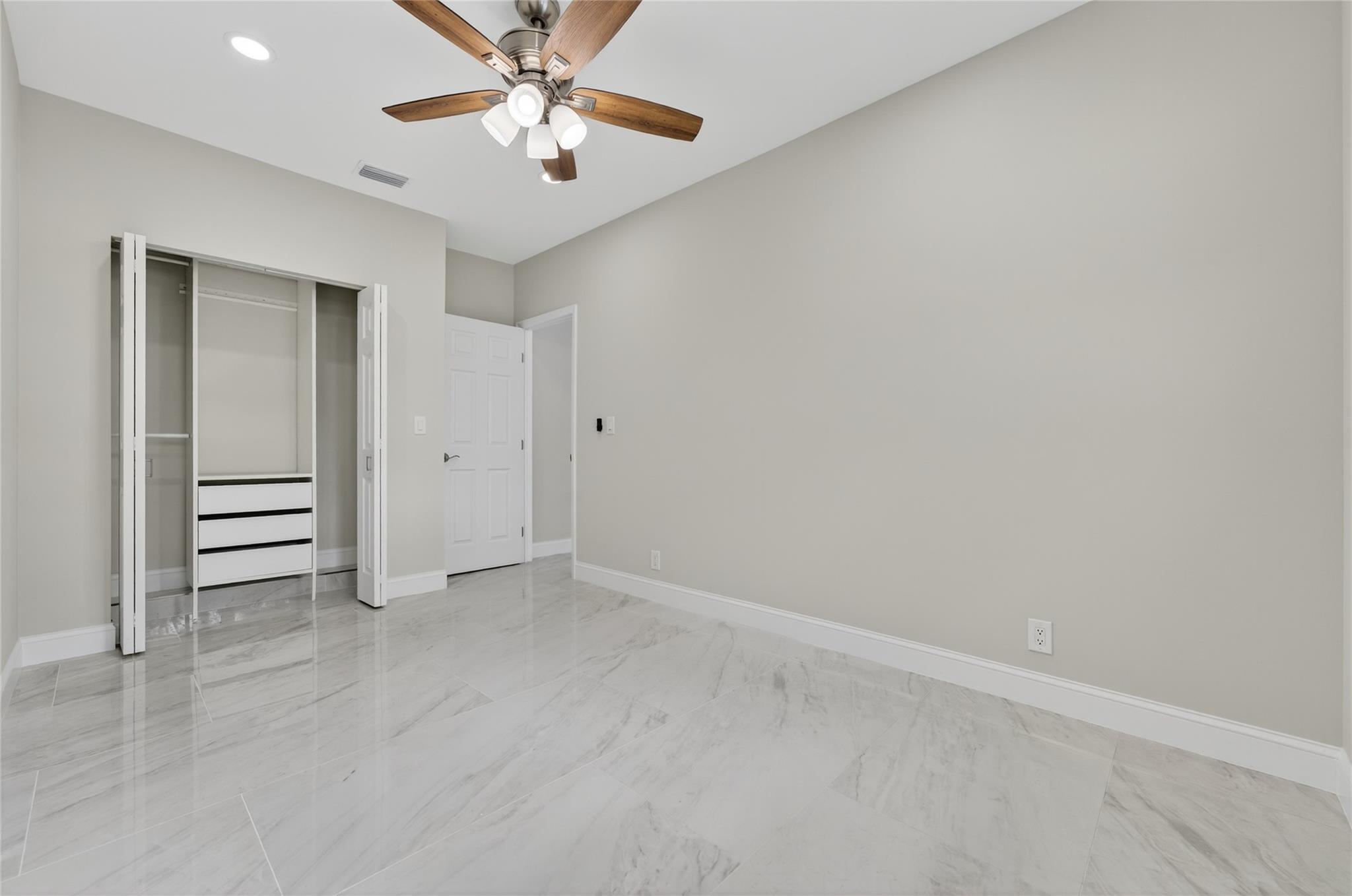 East Haven 21-39 B - Residential